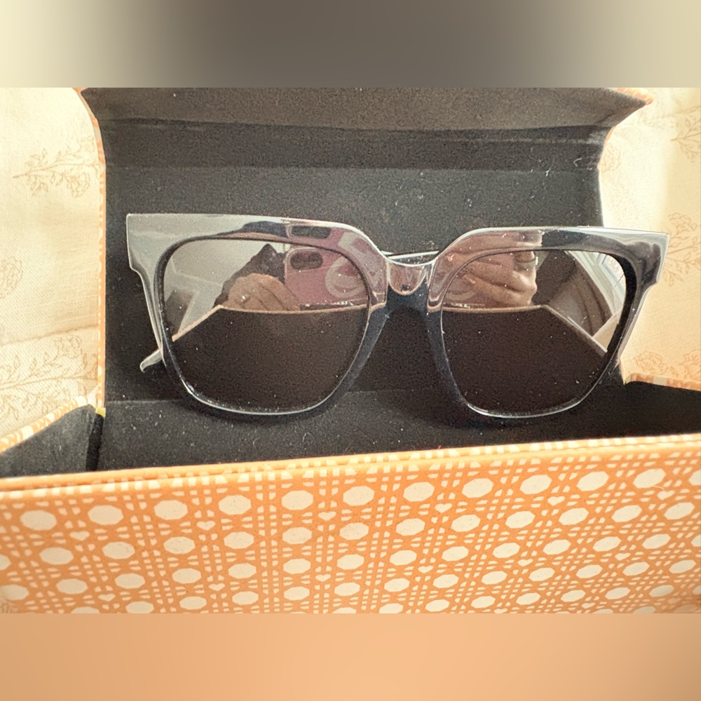 Jilly Box x Shady Lady Sunglasses - Picture 3 of 3